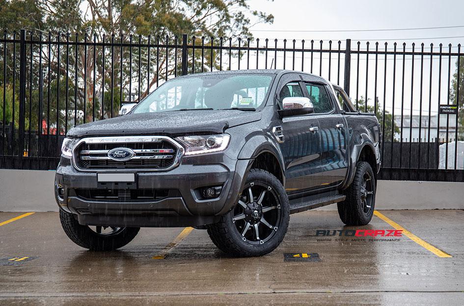 FORD RANGER COUPLER BLACK MACHINED WITH DARK TINT
